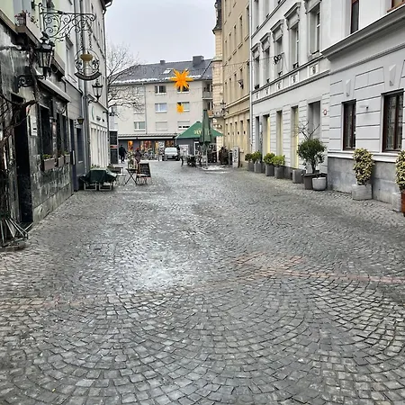 Habitación en casa particular Haus Zum Bacchus Privatezimmer Near Bahnhof Roemisches Theater *