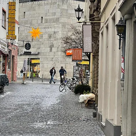 Haus Zum Bacchus Privatezimmer Near Bahnhof Roemisches Theater Habitación en casa particular