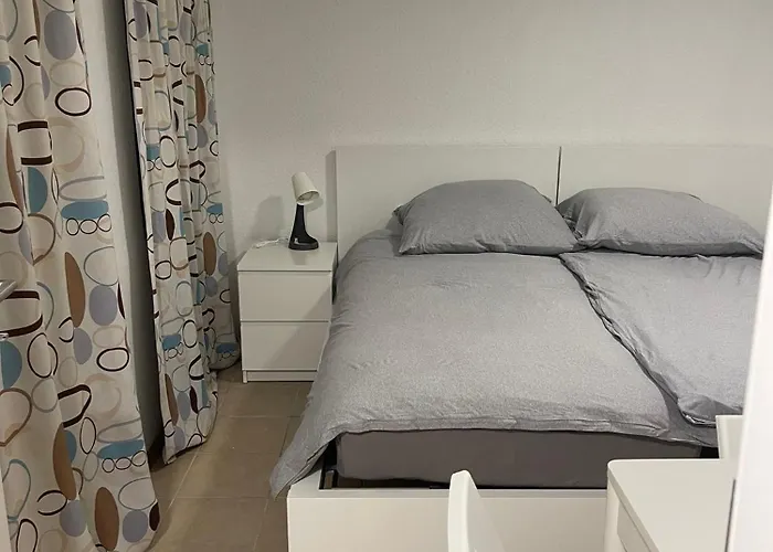 Habitación en casa particular Haus Zum Bacchus Privatezimmer Near Bahnhof Roemisches Theater *