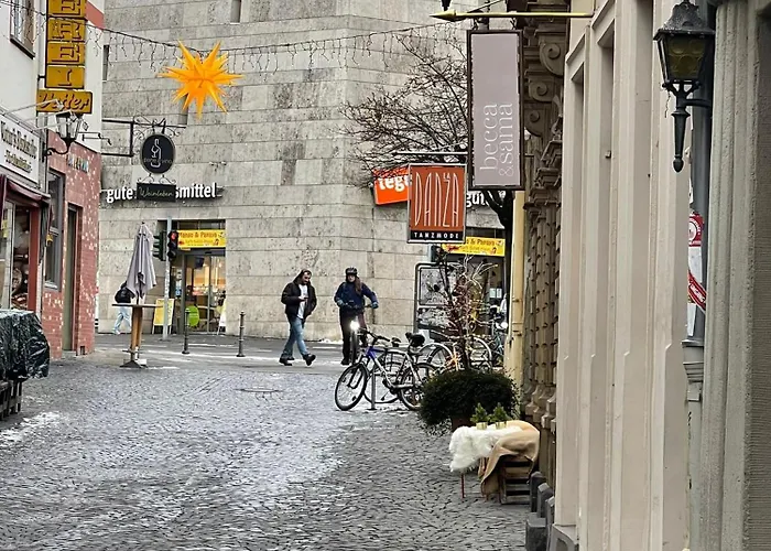 Haus Zum Bacchus Privatezimmer Near Bahnhof Roemisches Theater Habitación en casa particular